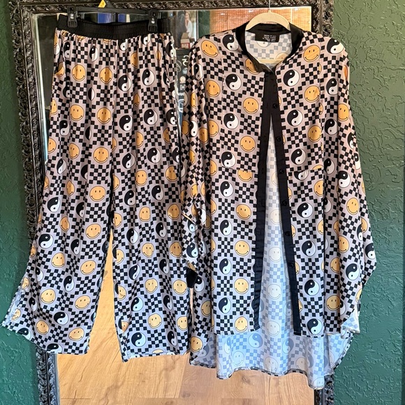 DressedinLALA Smiley Yin Yang Checkered satin two piece set - Picture 3 of 3